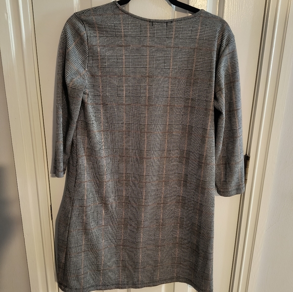 Dress - Picture 3 of 3